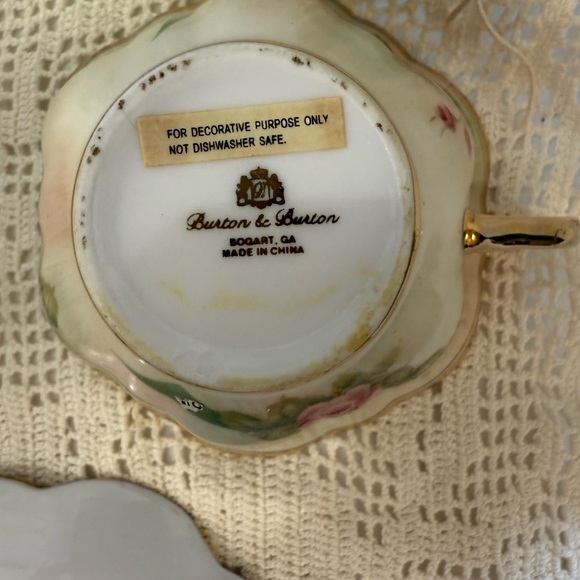 Floral Teapot and Teacup Set‎ with Gold Accents - Picture 5 of 9